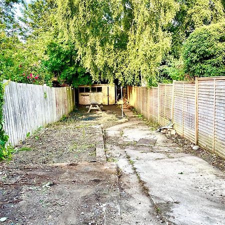 Nice 2 Bedroom House In ストウマーケット エクステリア 写真