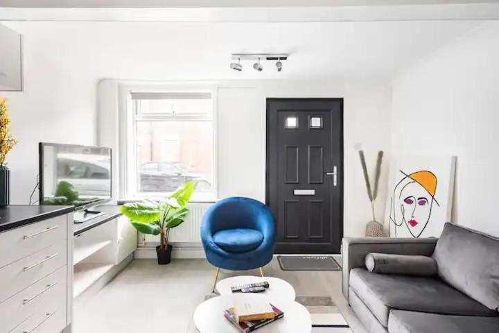 Nice 2 Bedroom House In ストウマーケット エクステリア 写真